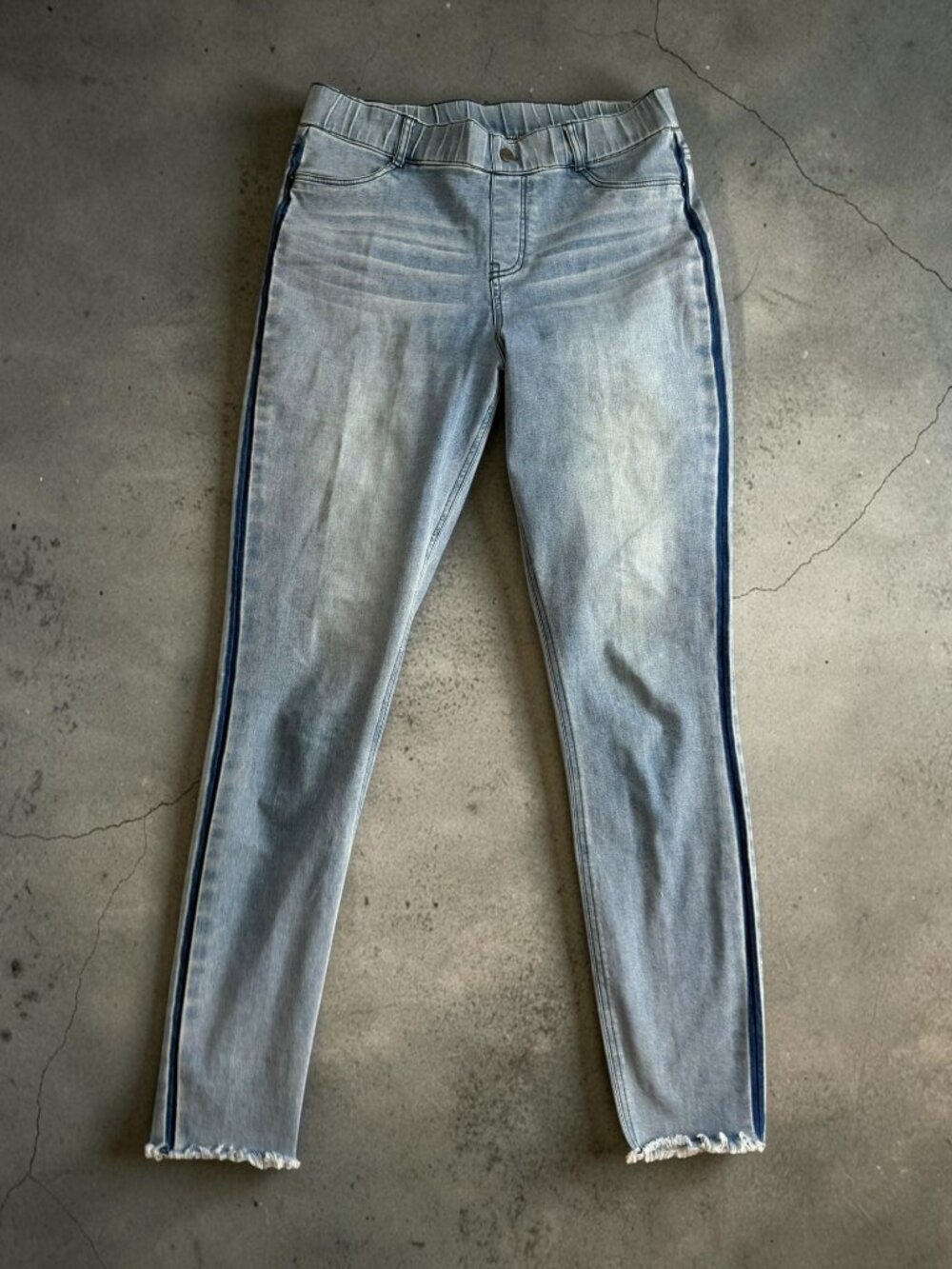 HUE Pull On Distressed Light Wash Jeans Size Medium